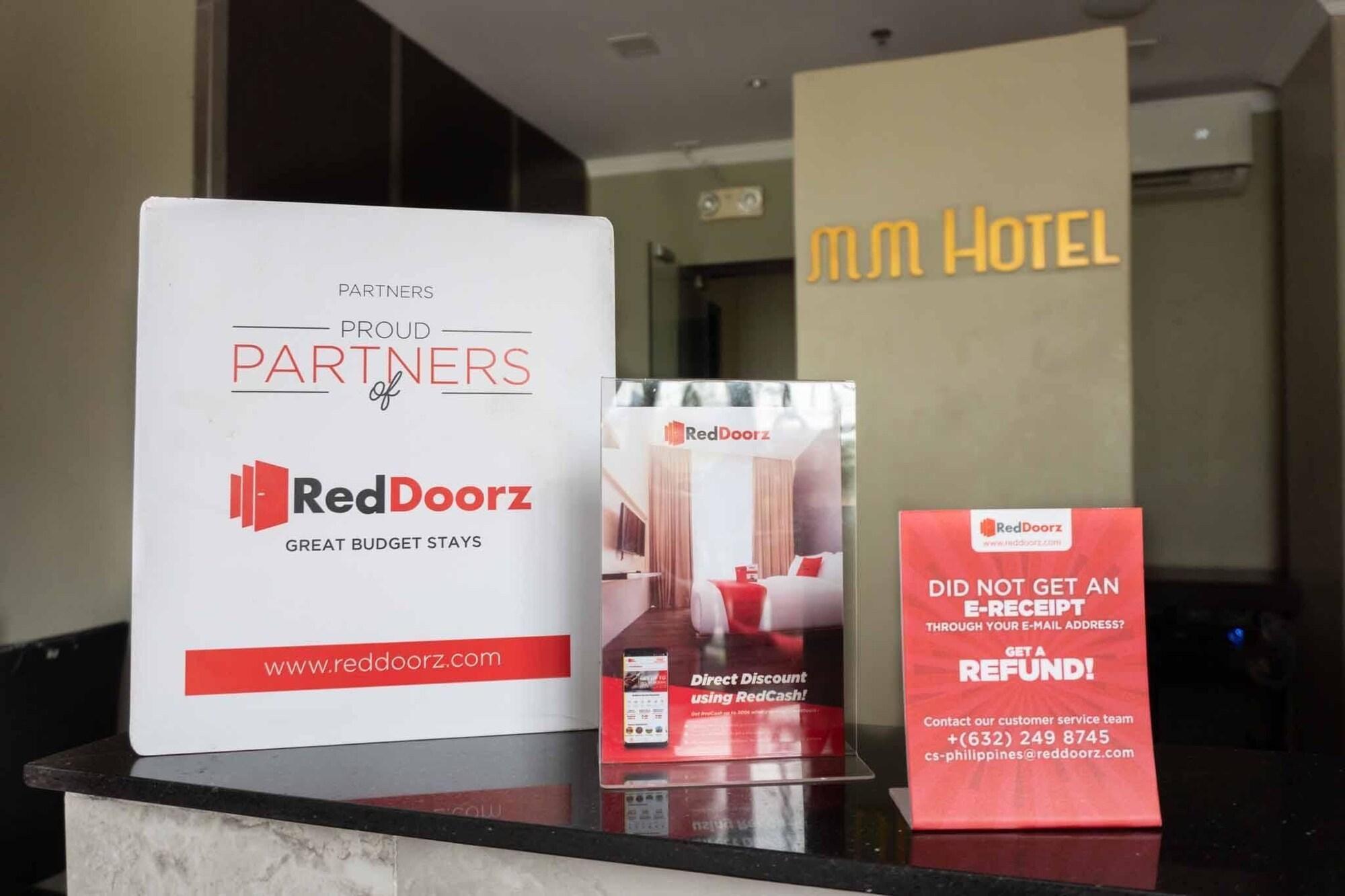 RedDoorz Plus near Bamboo Organ Las Piñas Exterior foto